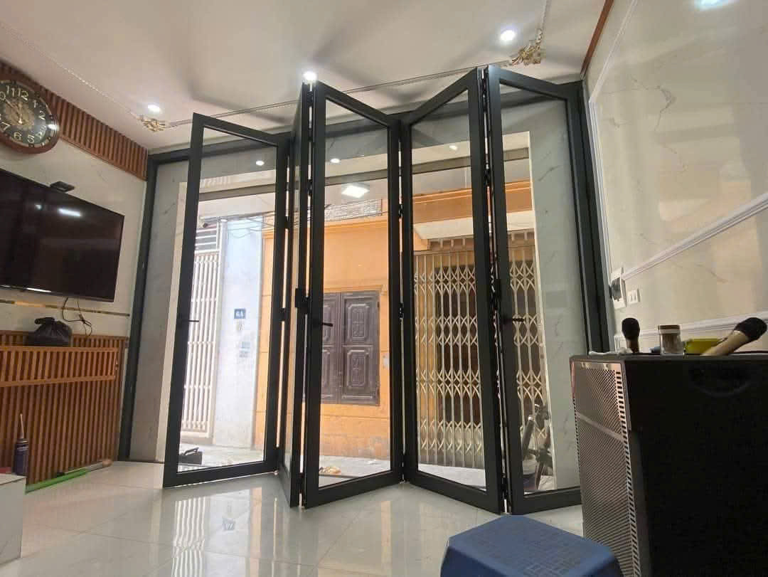 Mẫu cửa nhôm kính 5